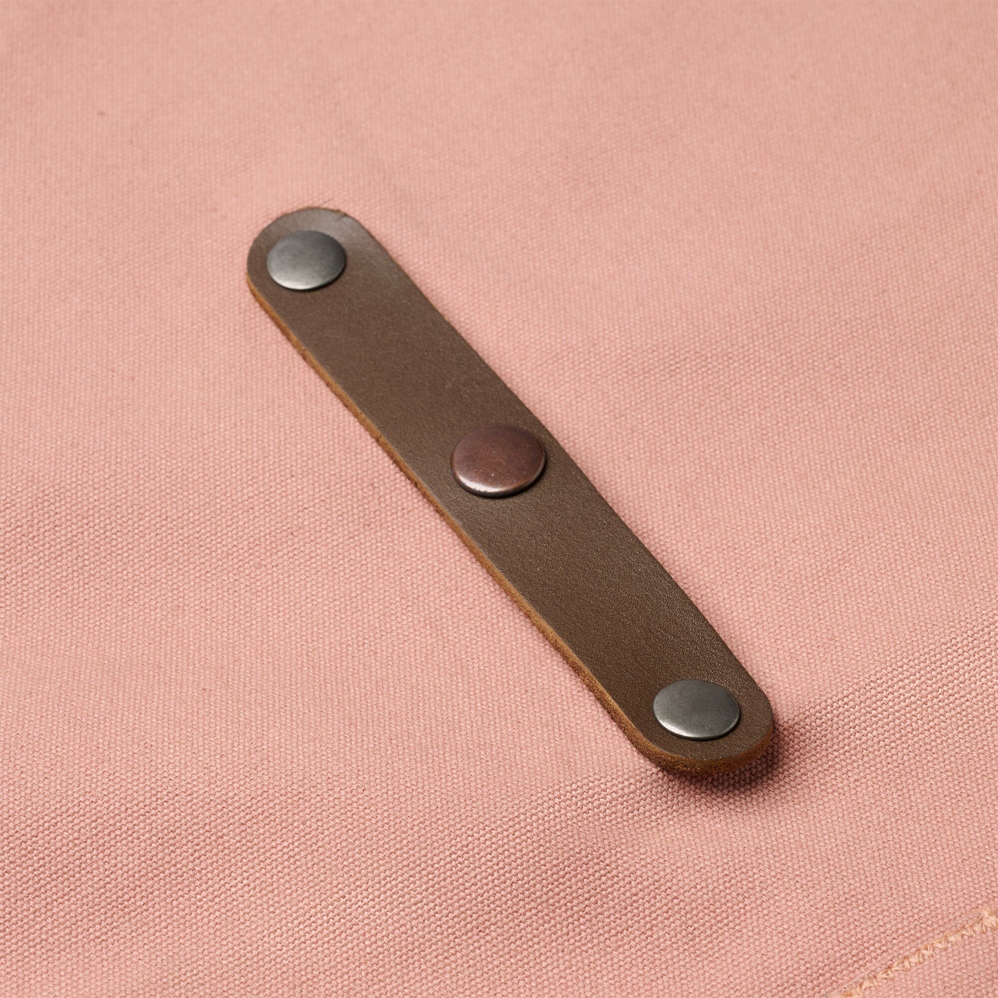 crossback-apron-dusty-pink-05-05-CKW-484_CrossbodyApron-DustyPink_PDP_05 Classic Crossback Apron